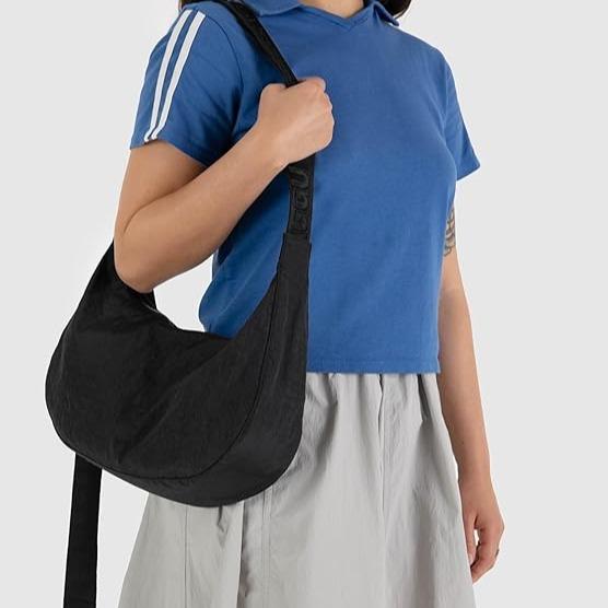 BAGGU Medium Nylon Crescent Bag – Everyday Crossbody, Lightweight & Spacious with Zippered Pockets | Machine Washable | Adjustable Strap, Recycled Nylon | Unisex Bags | Black Color with 2 Size