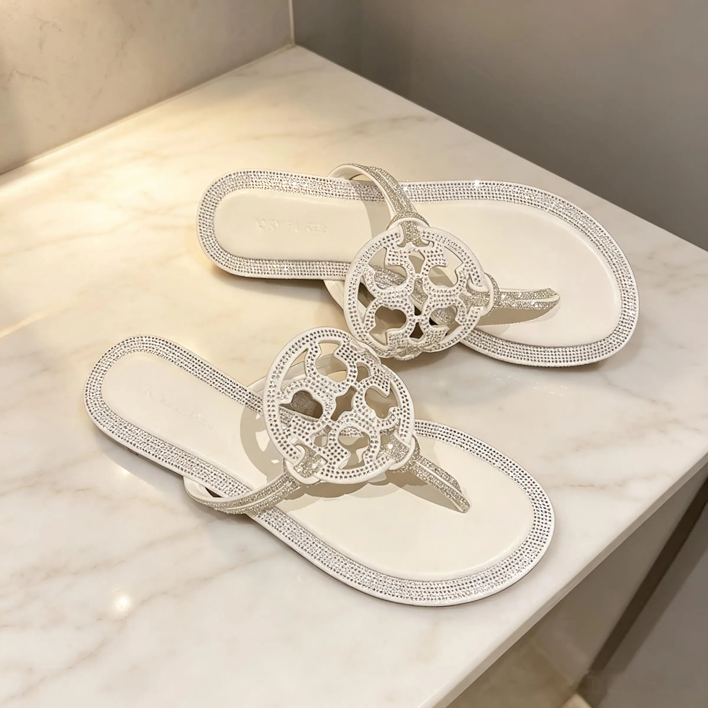 Women's Rhinestone Thong Flip Flops with Crystal Hollow Circle, Dressy Flat Sandals with a Padded Insole for Summer Beach Parties, Shoe, Footwear