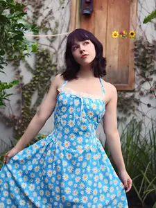 RETRO STAGE Women's Vintage 1950s Floral Daisy Print Halter Neck Fitted Sleeveless Blue Casual Dress with Side Zipper, Coquettecore Casual Dresses for Spring Summer Wear
