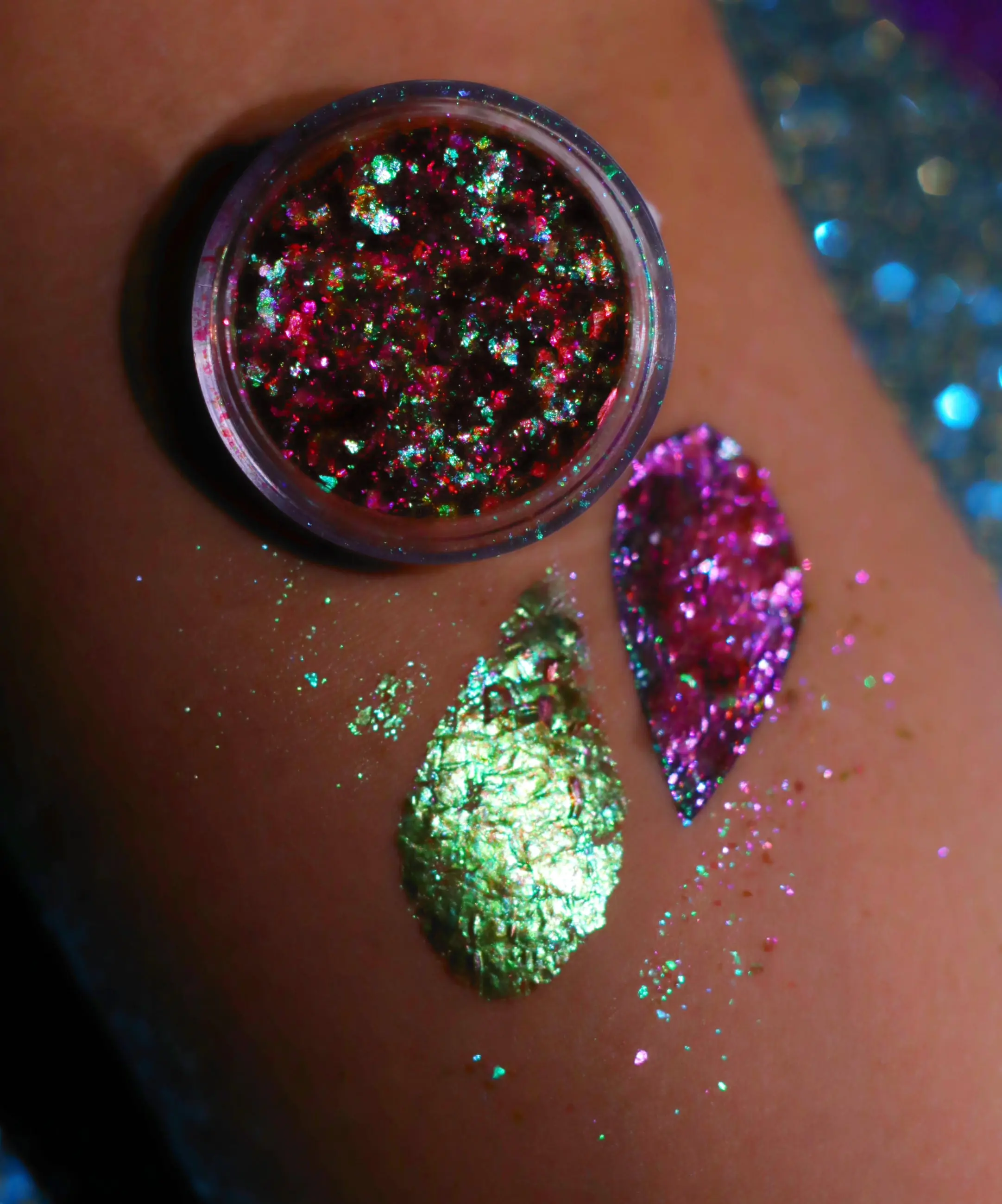 CARLOTTA DRAGON SCALE CHAMELEON FLAKES