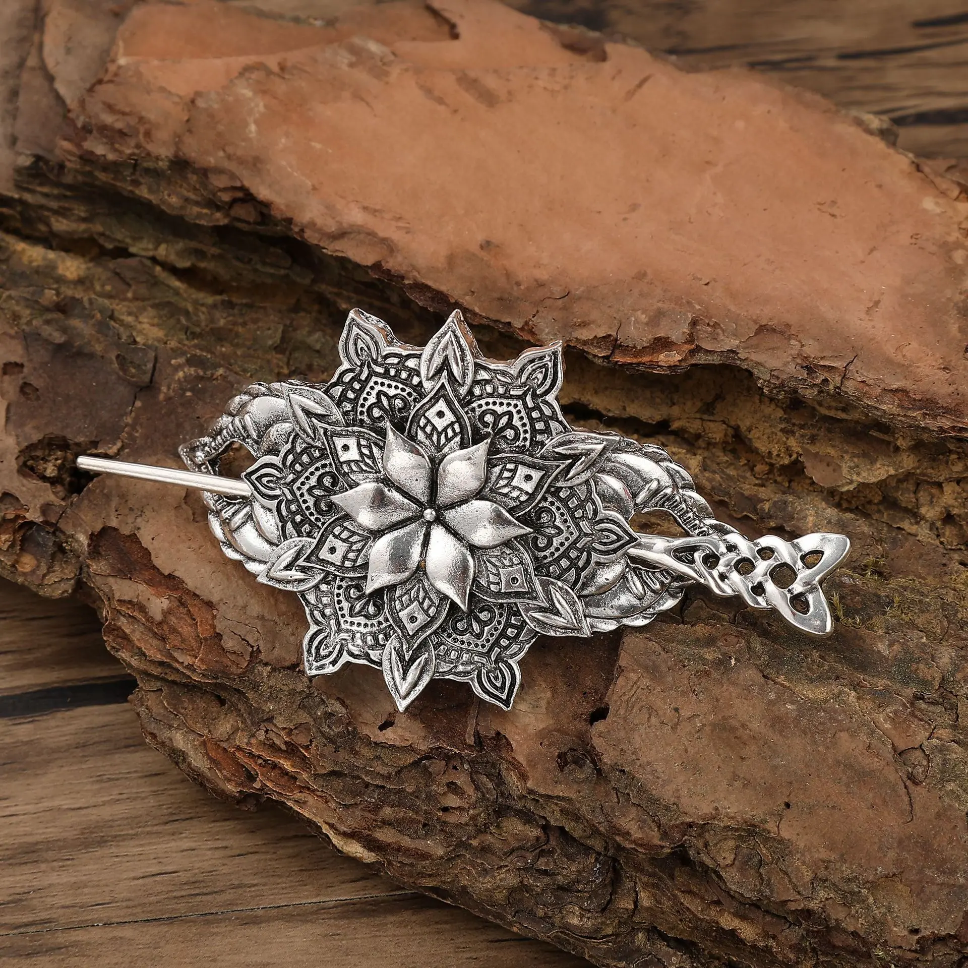 Silver   Knot shaped Hair Stick