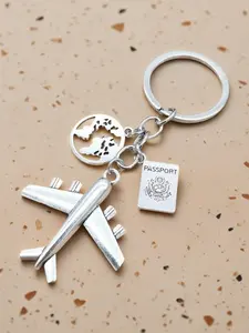 Airplane Shaped Travel Keychain, Durable Alloy Keychain for Aviation Enthusiasts and Adventure Seekers, Lightweight and Portable Novelty Gift, Stylish Keychain