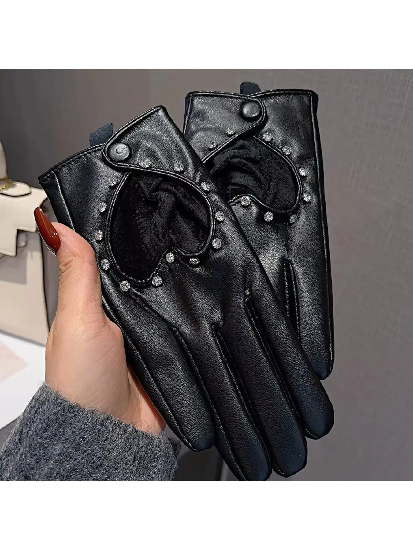 New hollow-out diamond-inlaid leather five-finger full touchscreen gloves for women with fleece lining for winter