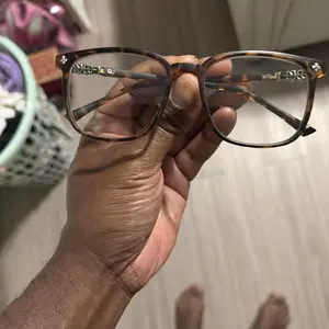 Heavy-Duty Manual Leather Hole Punch Tool - with 6 Hole Sizes , Non-Slip Grip - for Belts, Watchbands, Shoes, Leather Crafting - Professional & Home Use - No Electricity Needed - Red Punch Pliers, Shoe Repair, Compact Design, Sturdy Build, DIY Hobbyists