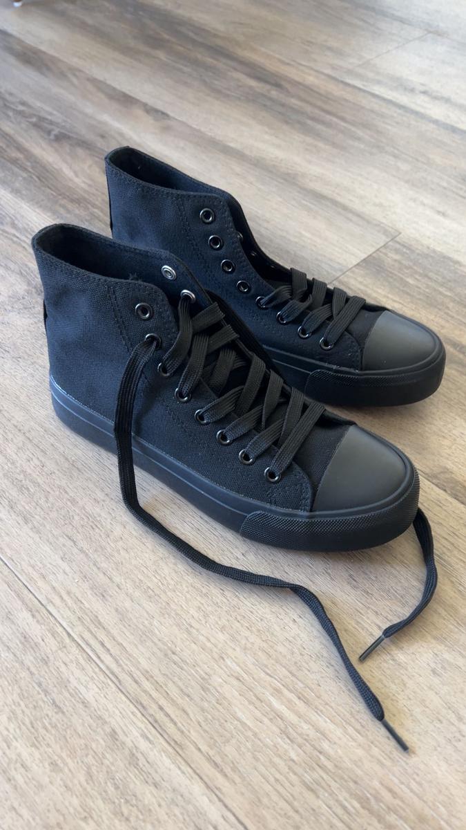 Item: all black, US7