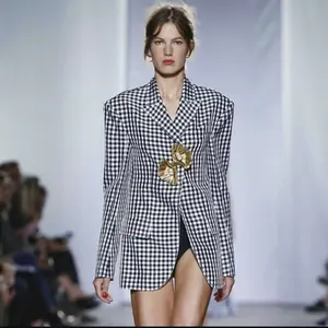 French Vintage High-End 3D Metal Shell Brooch, Unique Design Fashion Accessory, Jacket Flower Pin, Stylish Clothing Embellishment