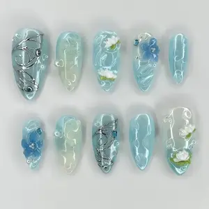 Stunning Silver Gradient Nail Art Set, Flower Design Nails, 30pcs Detachable Manicure Pieces, Removable Design, Glossy Finish, Medium Length, European & American Style
