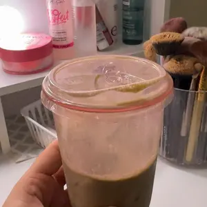 50-Pack 400ml Pink Plastic Cups with Direct-Drink Lids Disposable Coffee protein shake Cups Round Bases No Handles Portable Birthdays Wedding Parties Ice Coffee To Go Cup New Arrivals Essential Girls' party