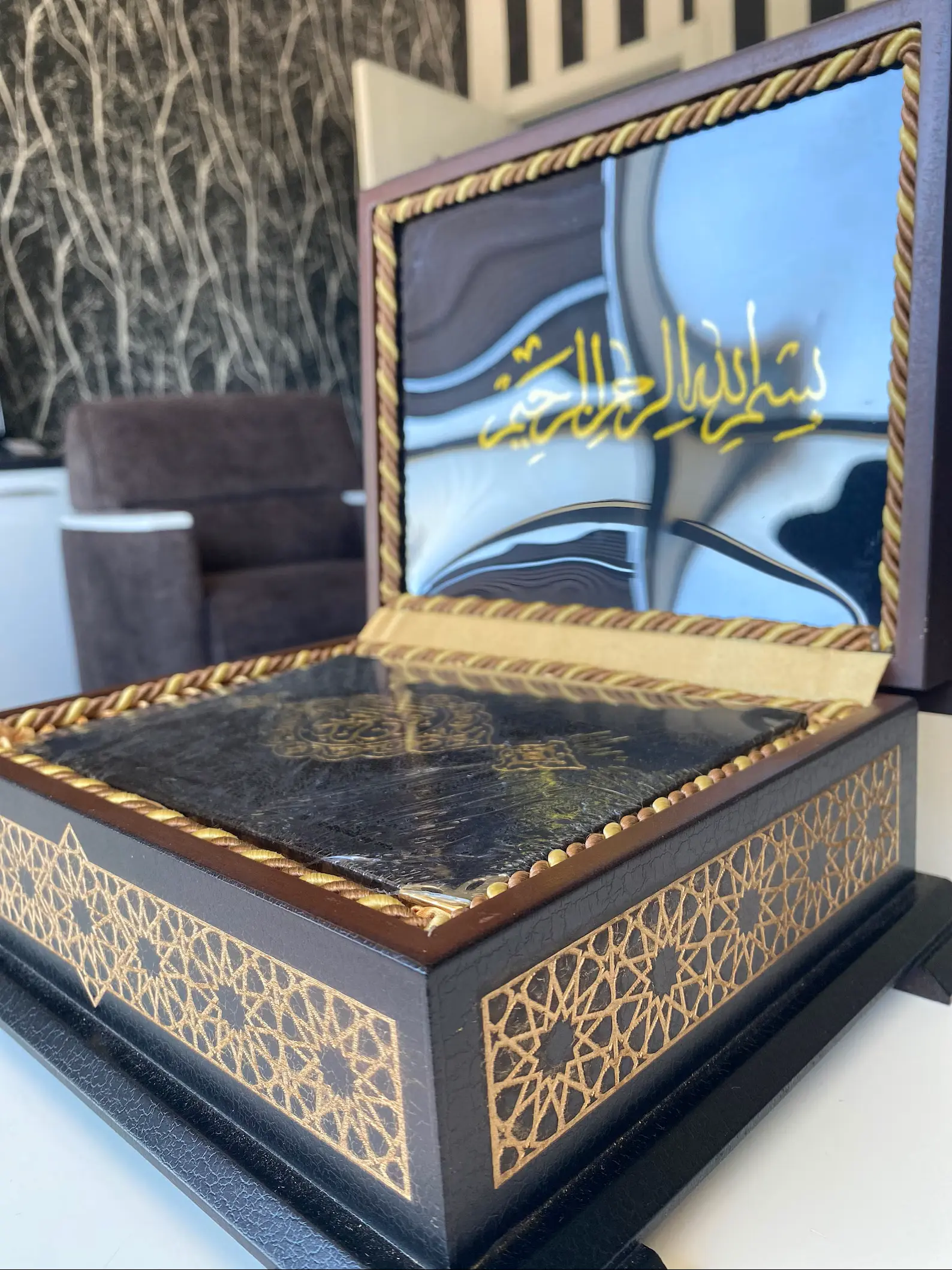 Luxury Hard Cover Quran Al-Kareem - Hafiz Size, 613 Pages, 20x14 cm, Arabic-English-French Translations, Wooden Box Included, 2.15 Kg/4.74 Lbs Premium Islamic Gift Set for Graduation,Housewarming (Religion & Philosophy Book,Humanities & Social Sciences)