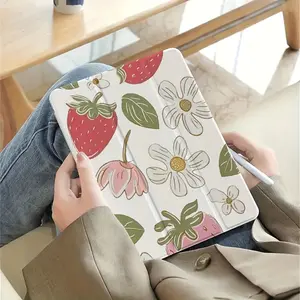 1pc Strawberry and Bud Flip Stand Pen Slot Anti-Fall for iPad Protective Case, Foldable Non-Slip Adjustable Kickstand Flexible Hybrid Protection Case, Suitable for iPad Air4th/Air5th 10. 9inch 7/8/9th 10. 2inch 5th/6th/Air1/Air2 9.. 7inch Air3rd 10. 5inch