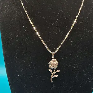 14k Gold Laminated Flower Necklace - Elegant Design for All Ages and Casual Wear