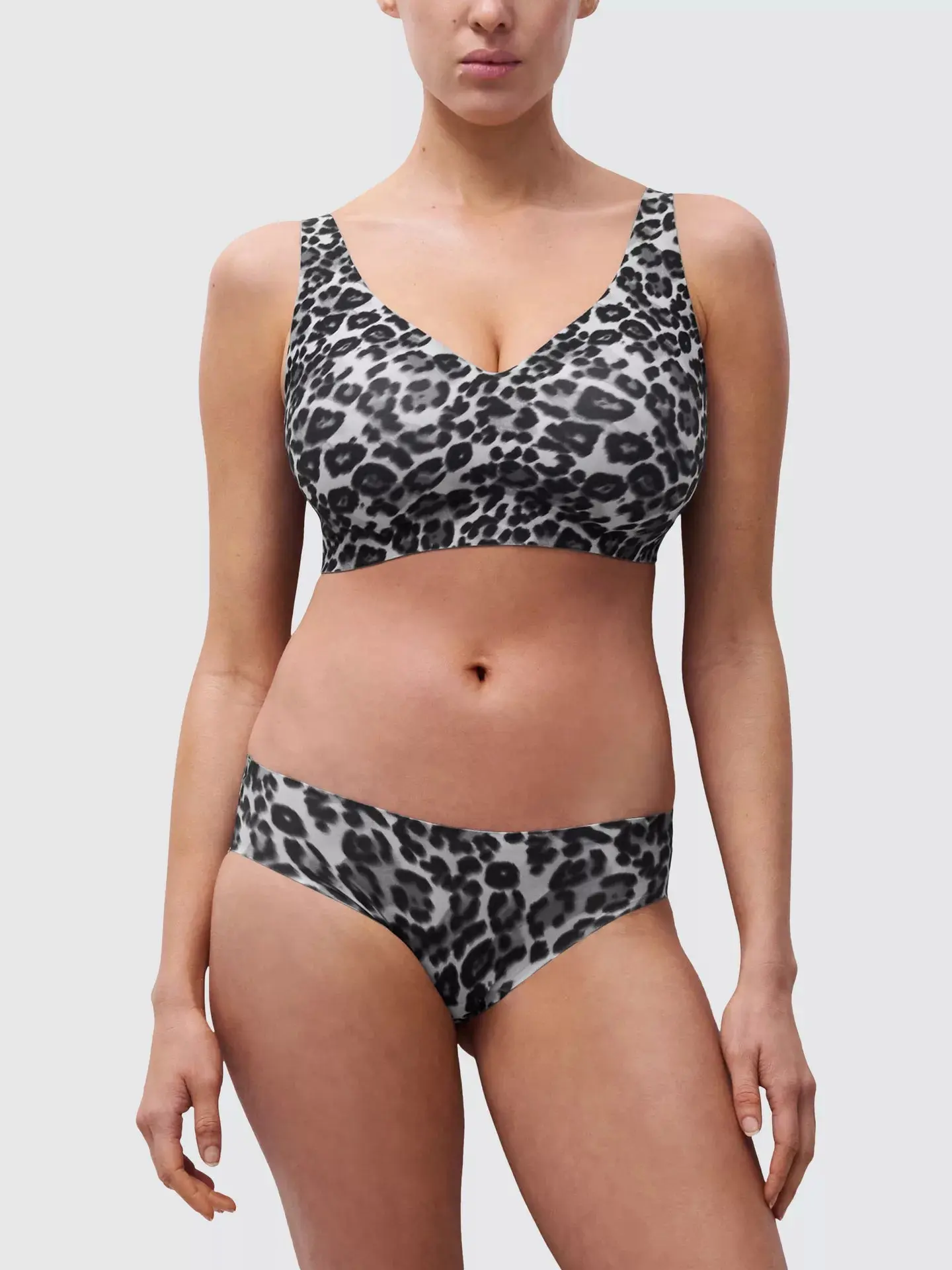 Women's Chantelle Everyday Soft Stretch Power Printed Plunge Bra - Nylon Seamless Design, Adjustable Straps, Custom Fit