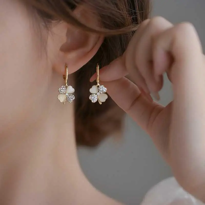 Trendy Geometric Diamond-Shaped Earrings Light Niche Premium Ear Jewelry Minimalist Elegant Drop Earrings Ear Cuffs HNAO08
