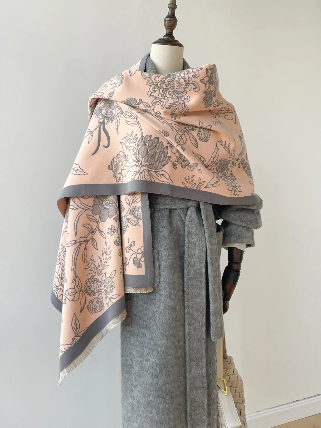 Women's Boho Style Double Sided Shawl, Vintage Trendy Warm Thick Scarf, Floral Pattern Shawl, Fashionable Clothes Accessories for Fall & Winter