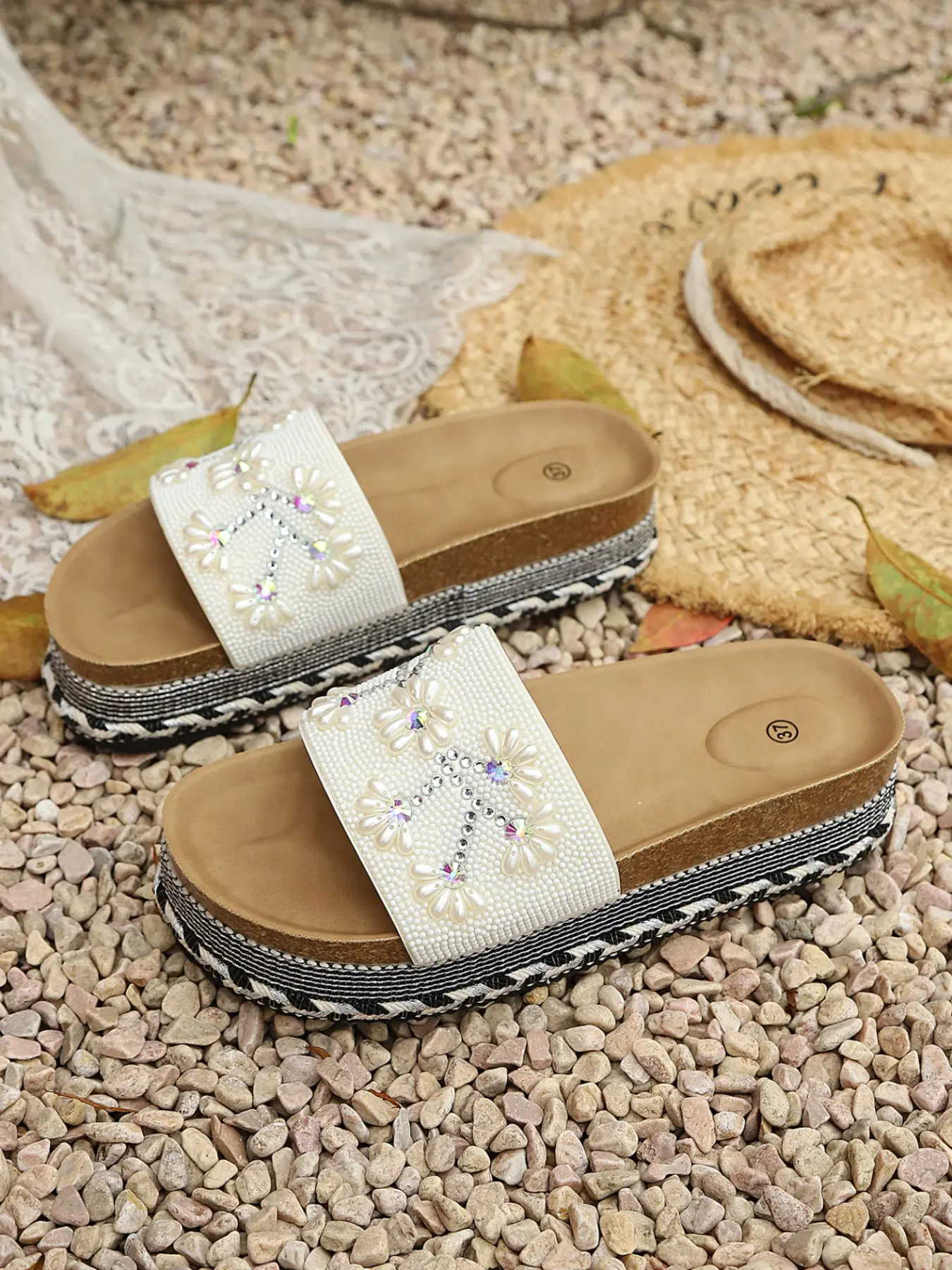 New Boho Style Pearl Daisy Rhinestone Thick Sole Slippers, Outdoor Vacation Sandals, Casual Fashion Women's Shoes