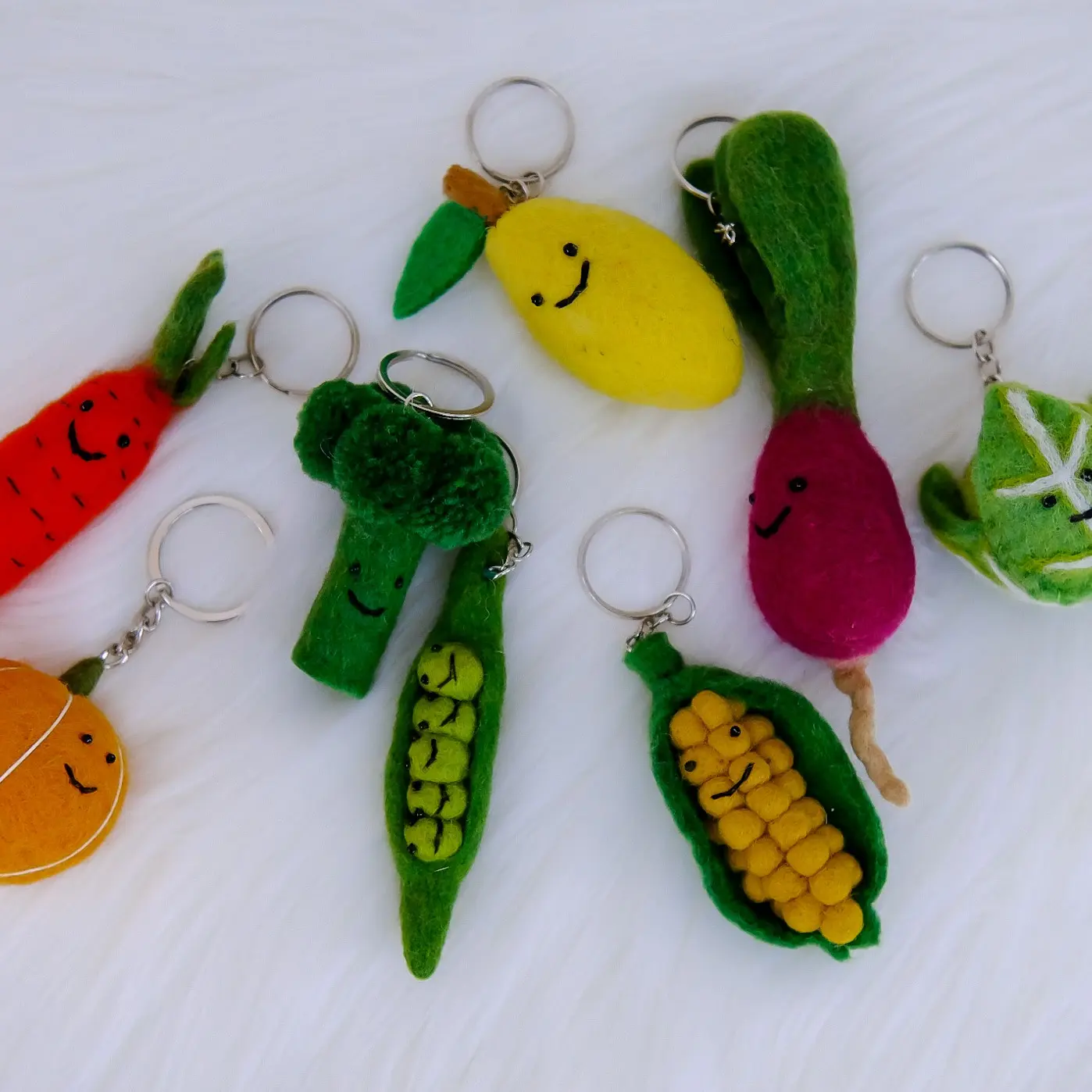 Felt Vegetables Keychain, Wool Felted Cabbage, Pumpkin, Peas, Corn, Radish Keyring, Keychain Plushies, Backpack Charm, Gift for Him/Her, Key Holder