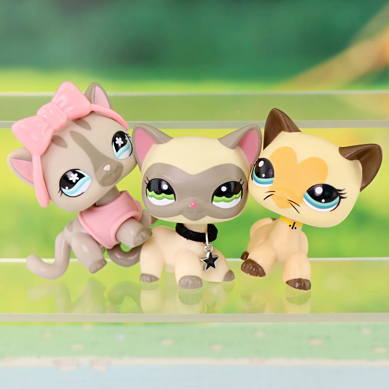 3 Pcs Mini Bulldog Figurines Set, Cute Cartoon Puppy Toy Figures with Bandana, Glasses, Vest & Collar Accessories, Collectible Small Animal Statues, Kids Pretend Play Toy, Cake Topper & Desktop Decor