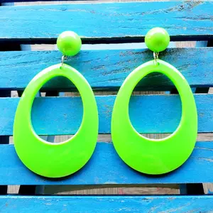 #47 Neon Green Retro Hoop Earrings – Bold Plastic Statement Jewelry for 80s & Y2K Lovers