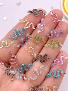 100pcs Mini Lifelike Crystal Snake Model Jewelry, Colorful Resin Animal Statue Collectible Toy, Suitable For DIY Decoration Material Set, Handmade Nail Art Jewelry, Party And Wedding Scene Decoration Ornaments, Nail Art Design