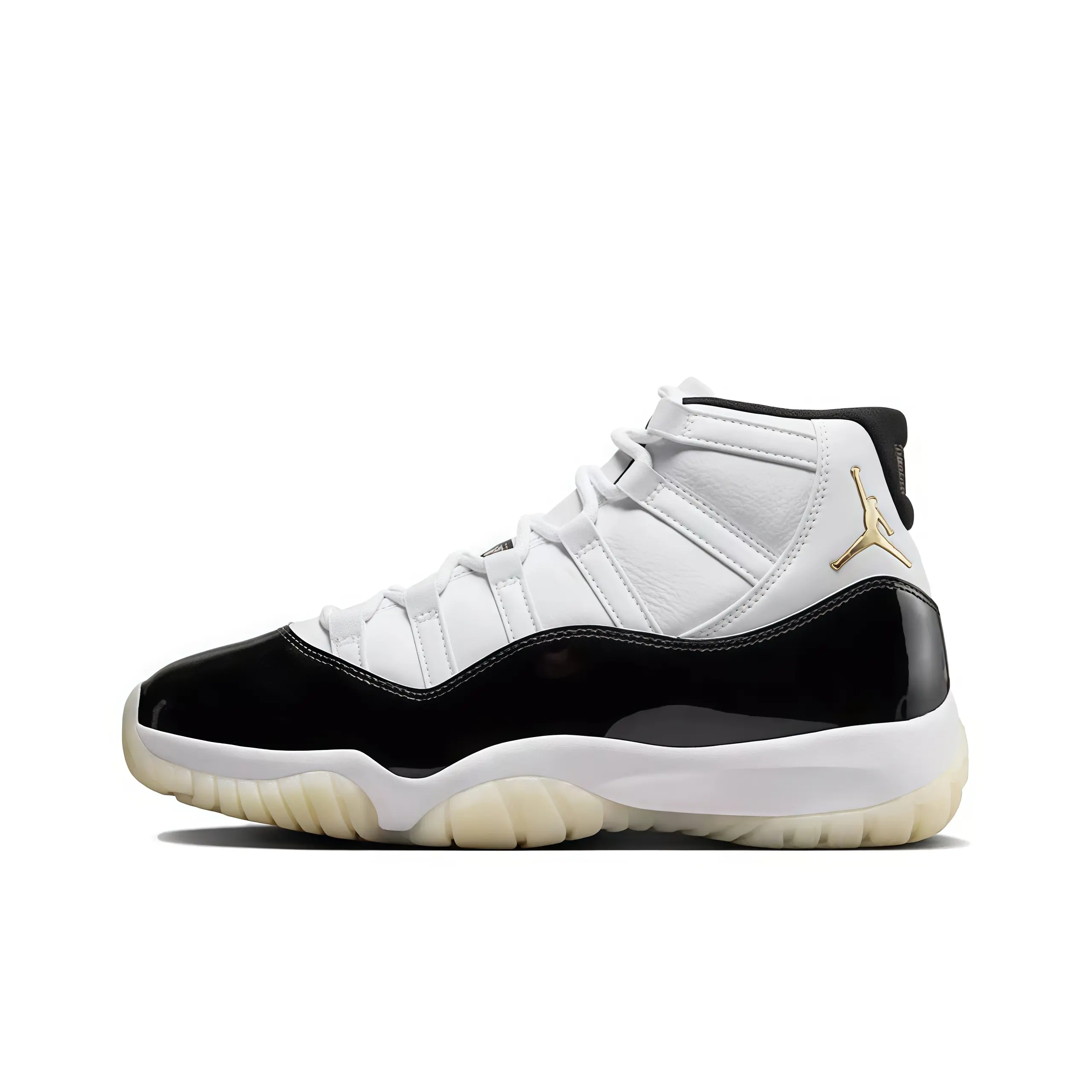 High top basketball shoes white leather black patent toe cream rubber outsole padded ankle support classic retro silhouette street matching versatile unisex outdoor sport footwear