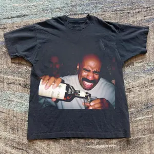 Steve Harvey Drinking Meme T-Shirt - Hilarious Party Graphic Tee, Funny Steve Harvey Pouring Drink Shirt, Viral Generated Meme, Meme Cringe Funny Dumb Shirts, Men's Vintage Casual Trend Shirt Gift For Fans, Gift For Men, Gift For Women