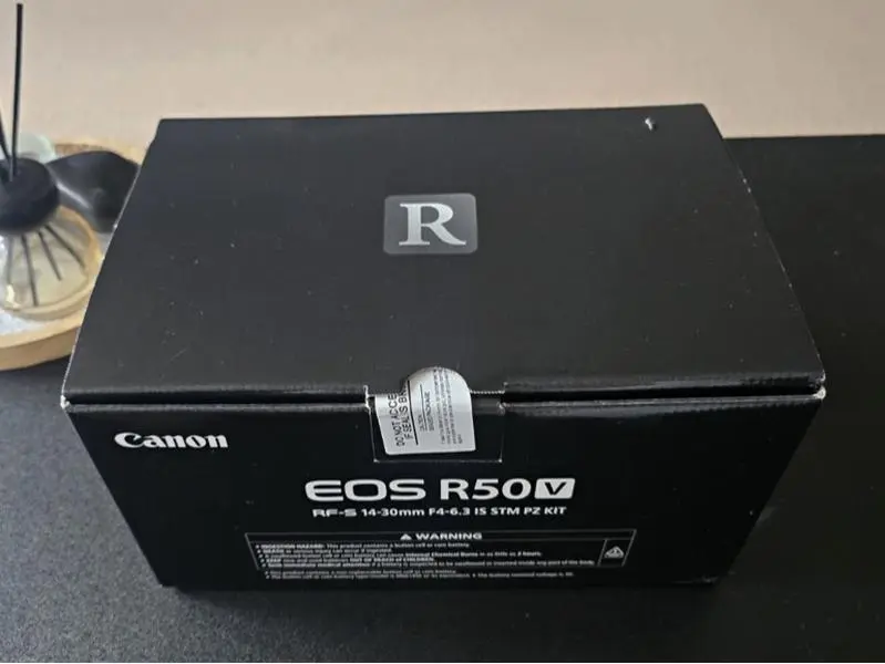 Canon EOS R50 V Mirrorless Camera Kit RF-S 14-30mm F4-6.3 IS STM PZ