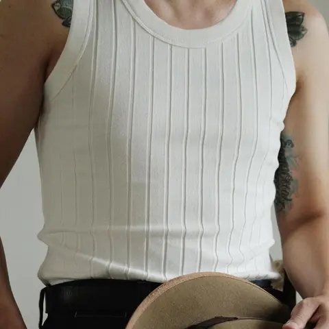 Men's Knit Vest, Summer Casual Sleeveless Round Neck Fitted Sweater Tops, Plain Pattern, Moderate Fabric Thickness, Perfect for Layering or Wear Alone
