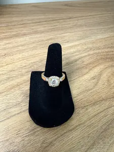 Ring 10k with zirconia