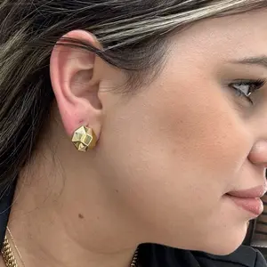 Aretes Geométricos Modernos con Cierre Omega