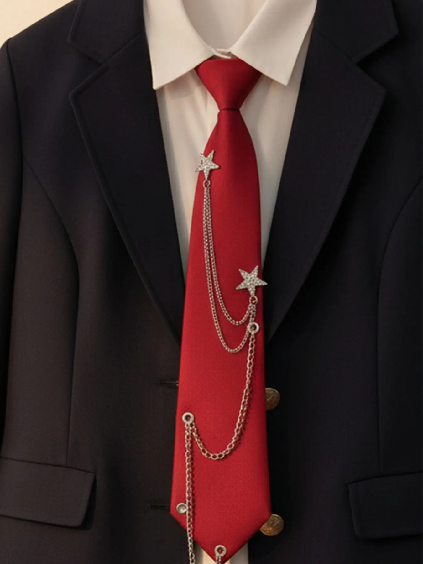 Pre-Tied Star Chain Tie, Tie Design, Adjustable Buckle for Various Neck Sizes, Comfortable and Fashionable, Perfect for Work, School, Parties, Gatherings