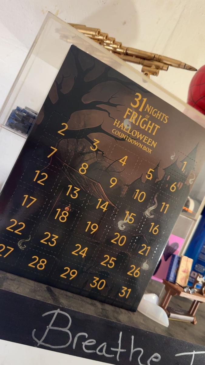 Item: 31 Days Halloween 