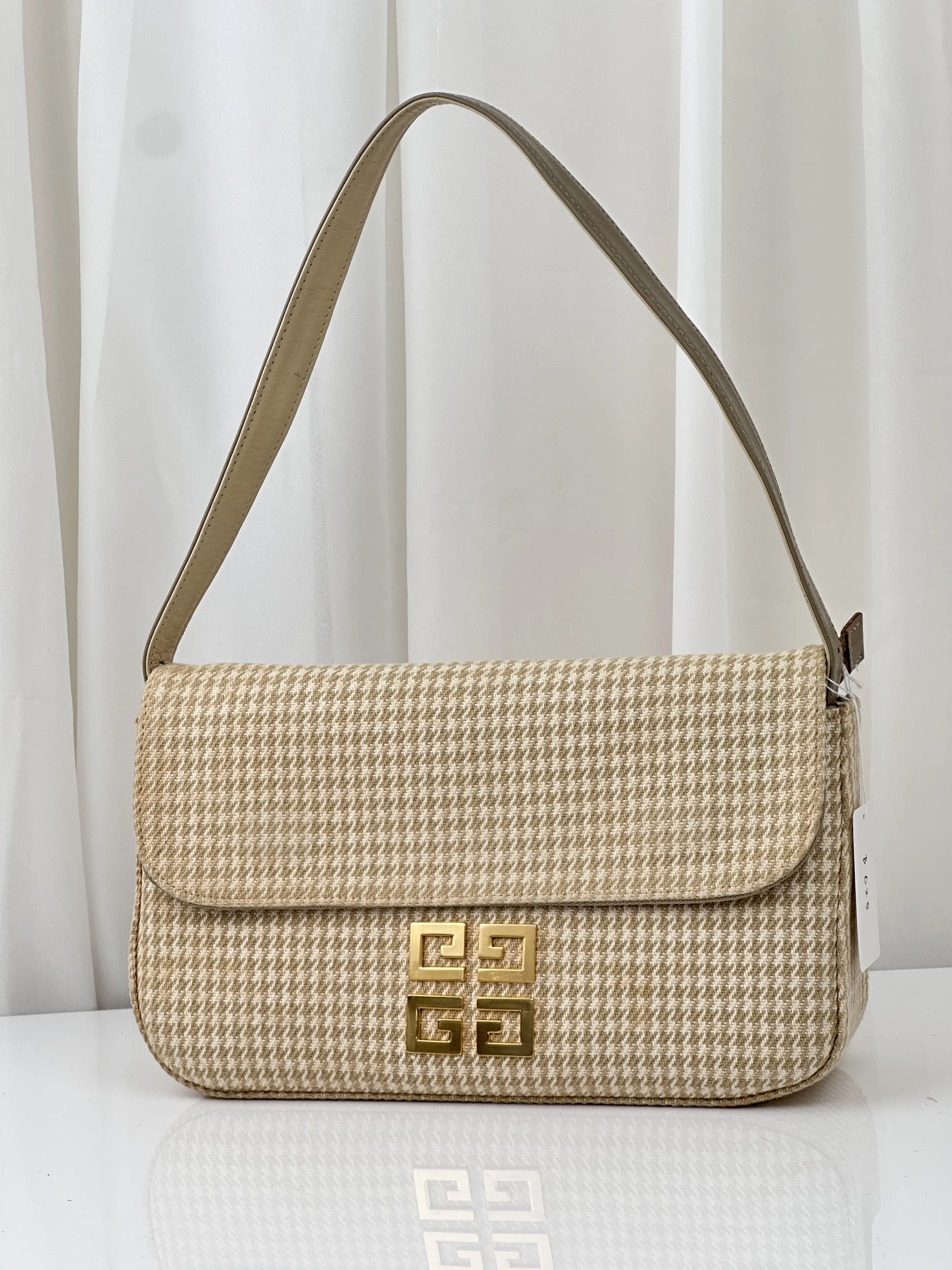 Pre-owned GIVENCHY canvas Shoulder Bags Shoulder Bag with Pouch, 4G Logo, MR15062026B625