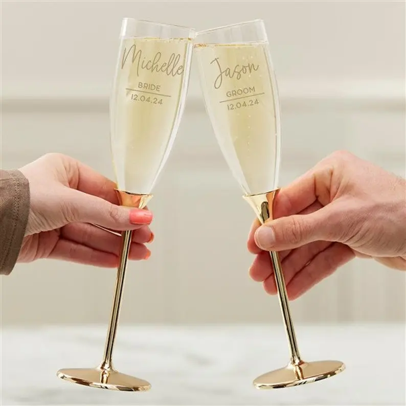 Personalized Gold Champagne Flute Set – Custom Engraved Wedding Toasting Glasses – Modern Bride and Groom Wedding Gift