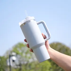Flip-top sippy cup with leak-proof lid, 40 oz, built-in straw and handle, travel-friendly cup holder, insulated stainless steel cup, suitable for home and outdoor use insulated water bottle