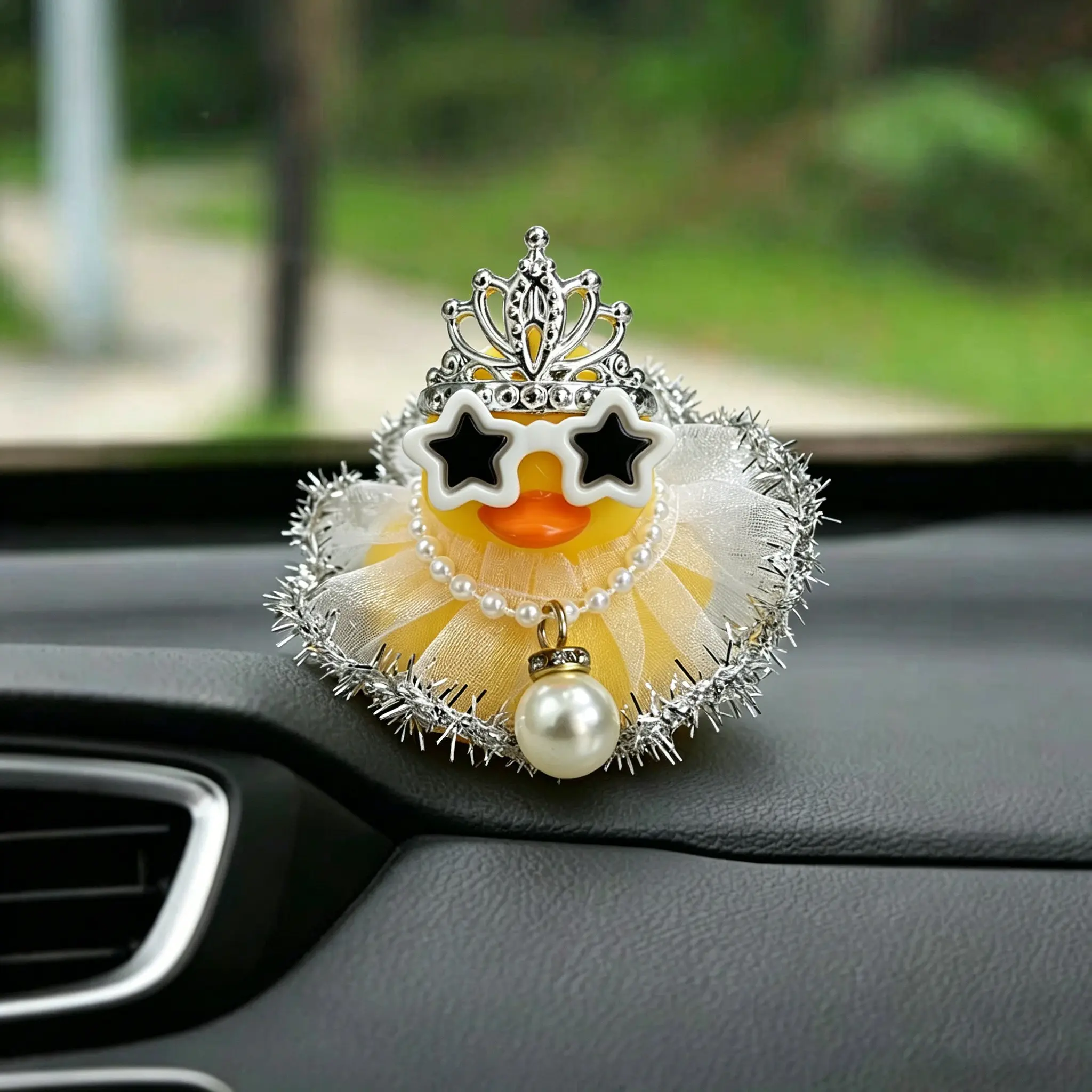 1pc Princess Style Rubber Duck Car Dashboard Decoration, Yellow Duck Ornament with Sunglasses, Artificial Pearl Necklace & Tulle Skirt, Cute Car Interior Accessory, Car Interior Decorative, Car Interior Ornaments, Car Trinkets