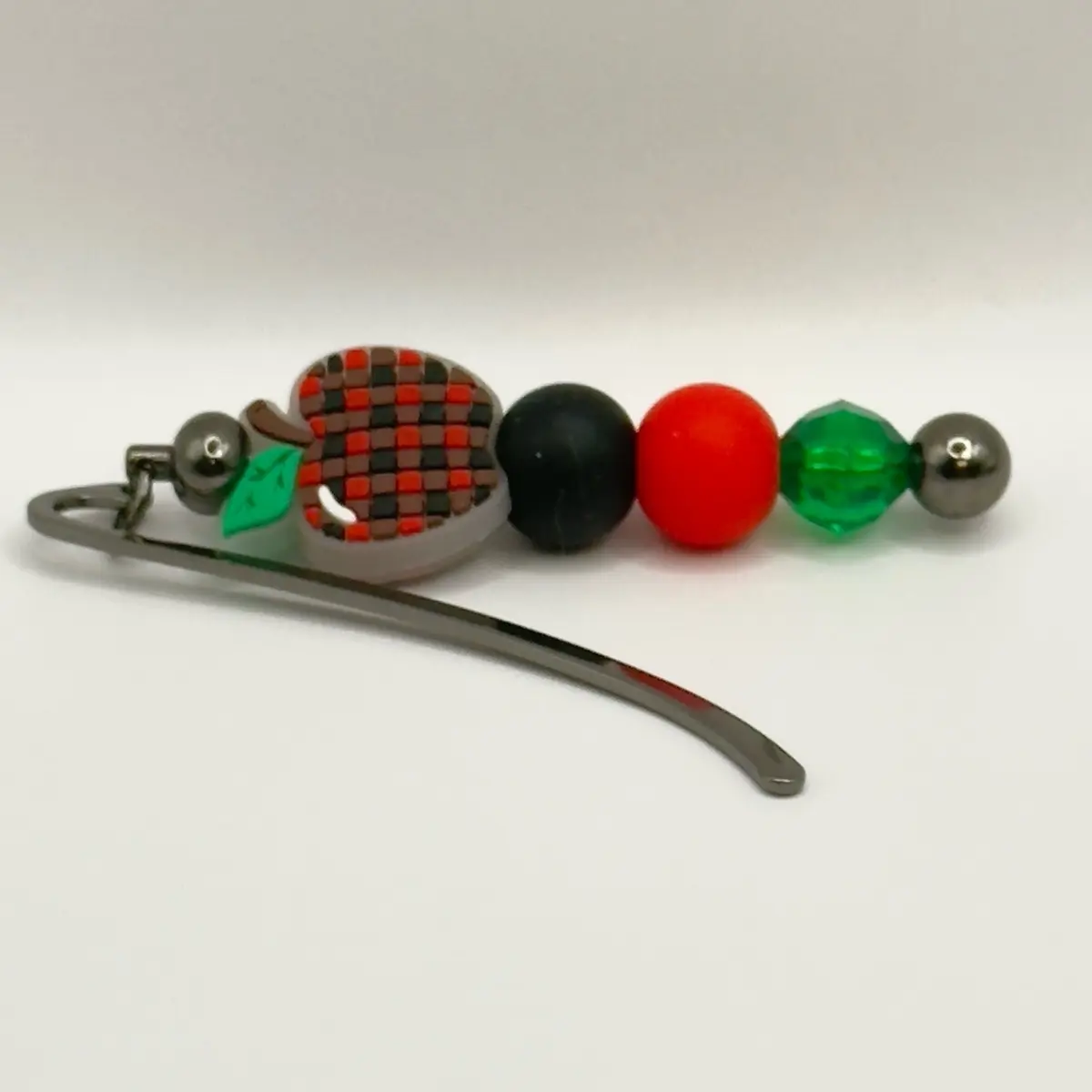 Apple Theme Beaded Bookmark for Book Lovers or Teachers - Unique and Eye-Catching Accessory for Christmas Gift