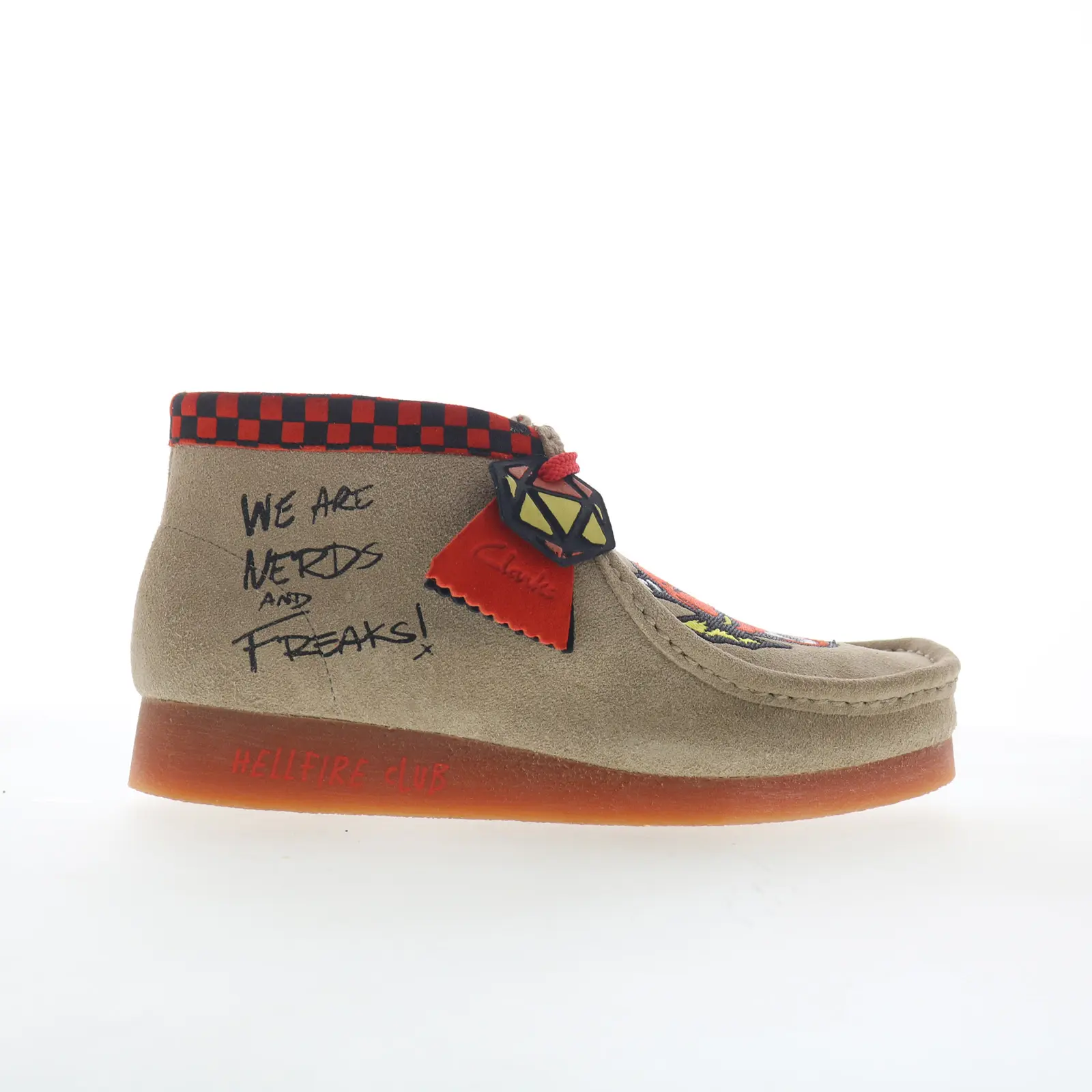 Clarks Wallabee Evo Stranger Things 26181028 Mens Beige Suede Chukkas Boots