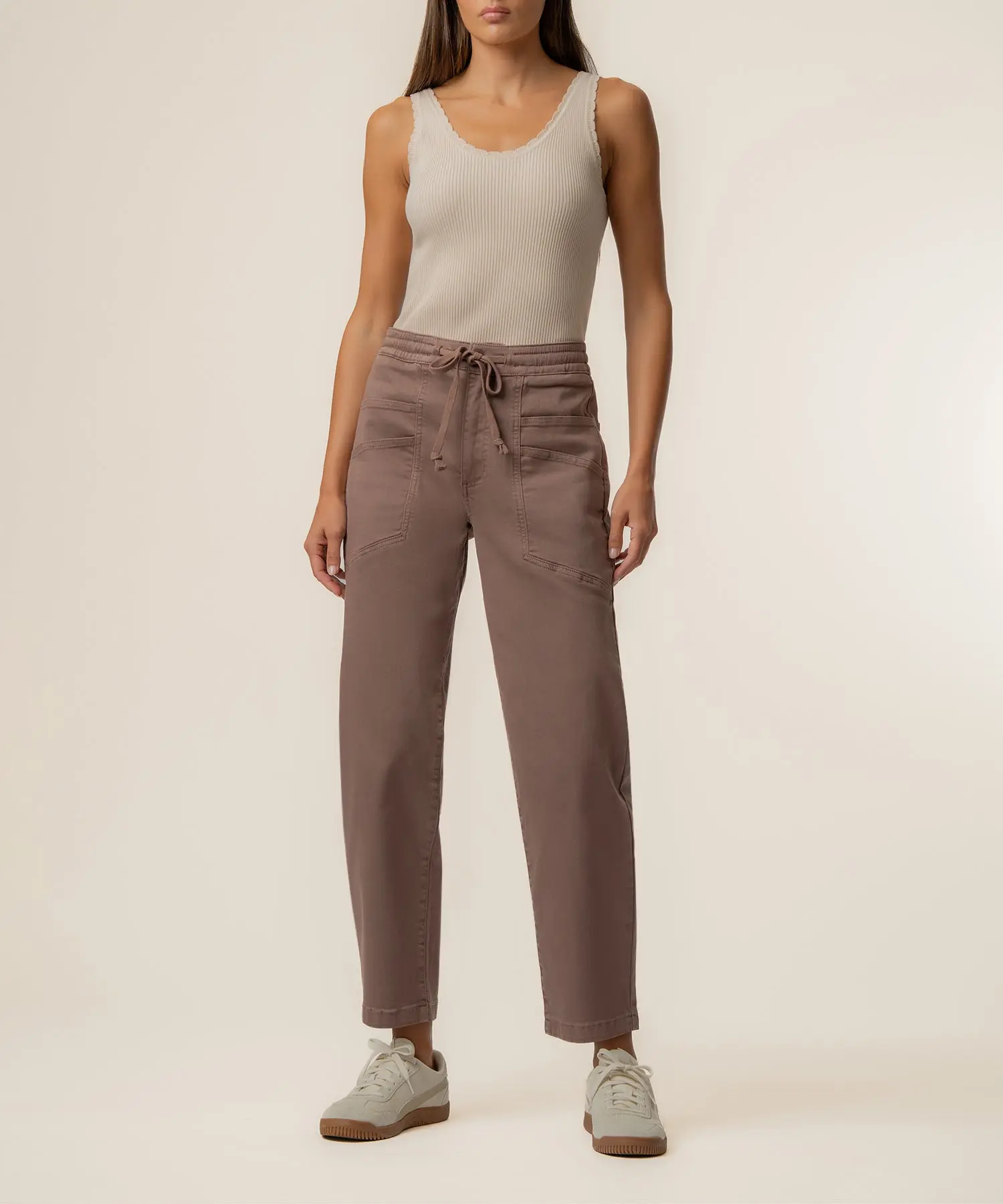 Ashley High Rise Relaxed Leg in Mocha