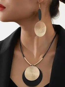 Gold Disc Pendant Necklace Earrings Set Leather Cord Black Circle Statement Necklaces Geometric Textured Medallion Jewelry For Women Party Fashion