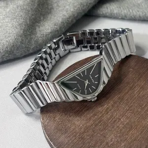 Women's Vintage Half-Moon Dial Watch, Fashionable Quartz Ladies' Watch, Perfect Gift for Women, Ideal for Holidays and Daily Wear