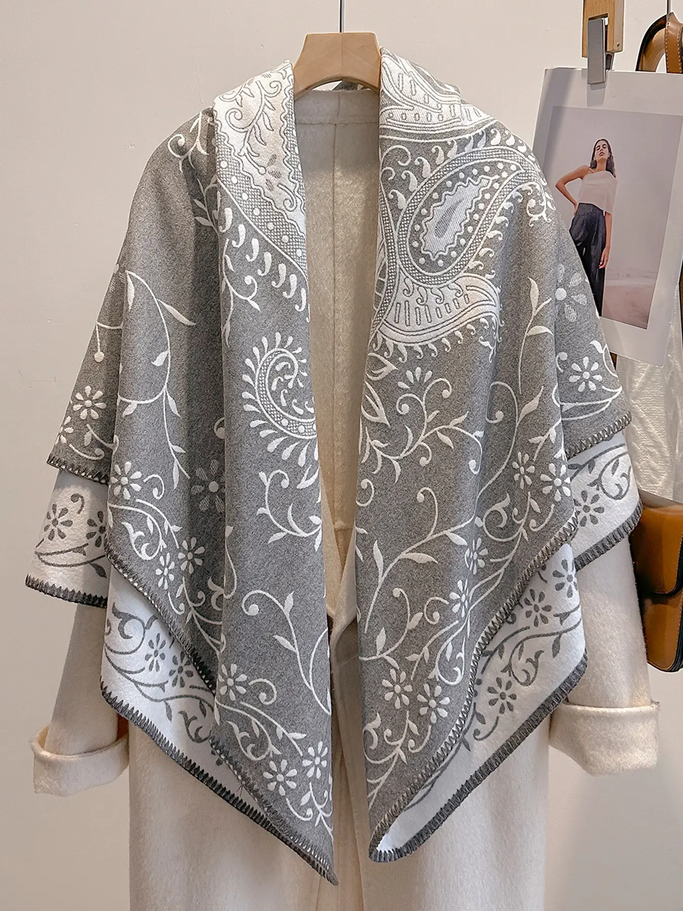 Women's Faux Cashmere Scarf with Paisley Plant Print, Warm Fashionable Floral Print Shawl for Fall & Winter, Elegant Casual Style