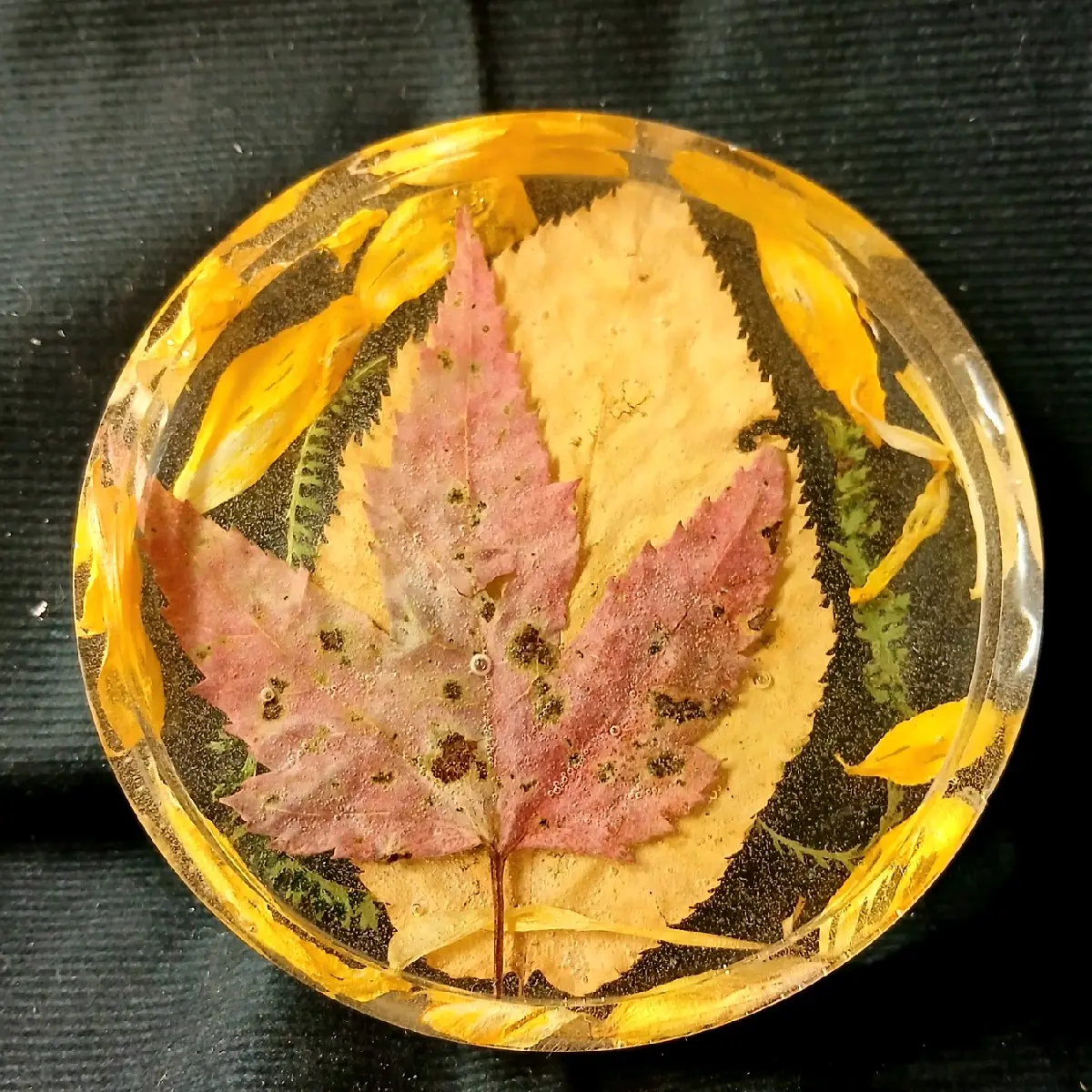 Autumn Handmade Resin Coaster - 4" Diameter, Floral & Leaf Design, Handcrafted, Easy Care, Perfect for Tableware
