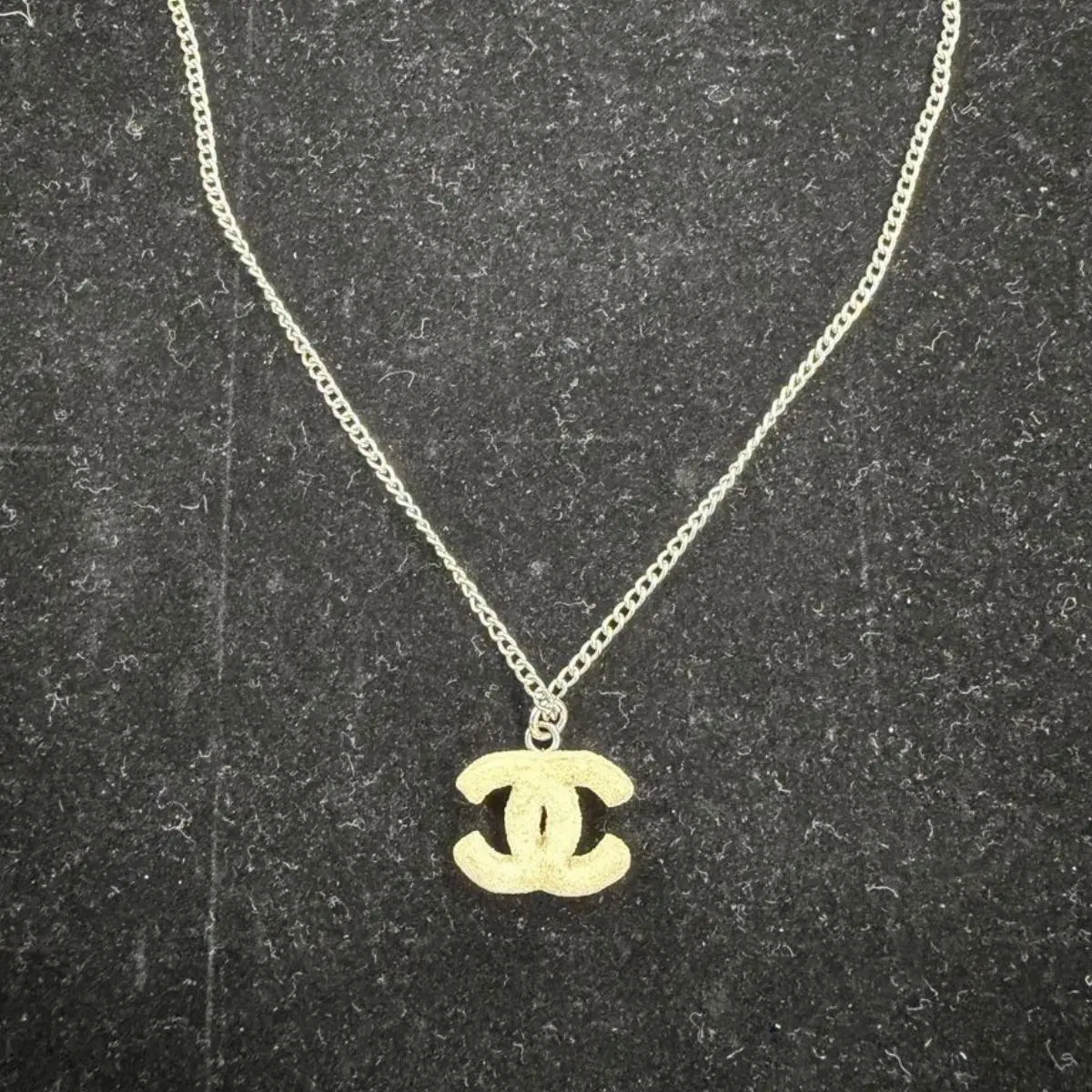Pre-owned CHANEL As Shown Shoulder Bags Textured CC Logo Pendant Necklace Silver Tone 10253083