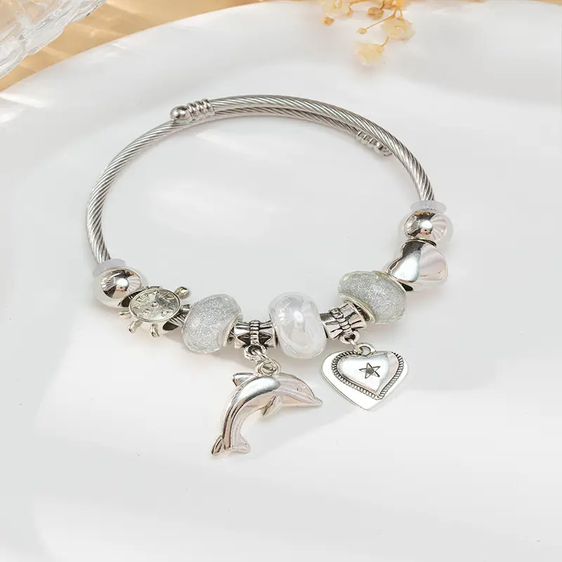 71 # YCB023 Dolphin Love Pendant