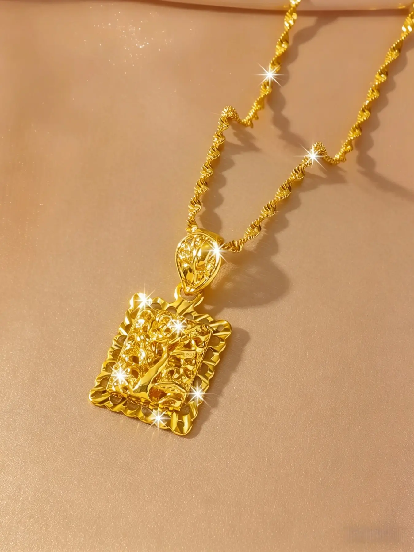 Tree pendant necklace, Daily wear necklace, Fashion necklace, hollowed out copper plated 24k gold women's jewelry, suitable for delicate gifts to girlfriends and friends, daily gifts, Valentine's Day gifts