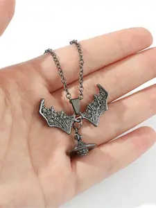 Hot-selling European and American new style personalized trendy diamond-encrusted bat wing planet skull pendant necklace for men and women alloy