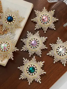 Elegant Alloy Rhinestone Sunflower Brooch for Women, High-End Suit Shawl Pin Decoration, Stylish Jewelry Accessory