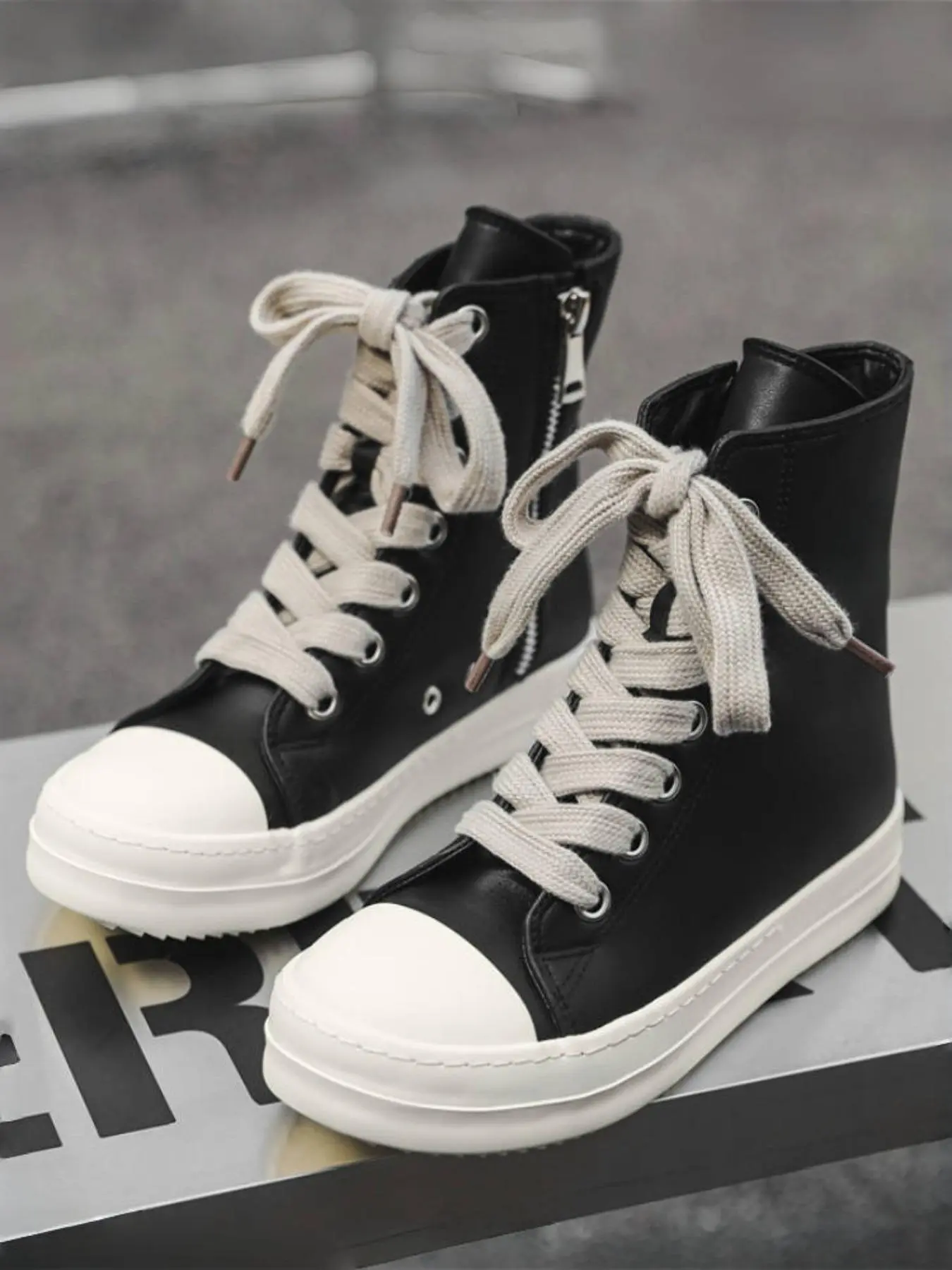 Fashion High Top Leather Men's Outdoor Casual Shoes, Recommend Sizing Up for Comfort, Lightweight and Breathable for Daily Wear