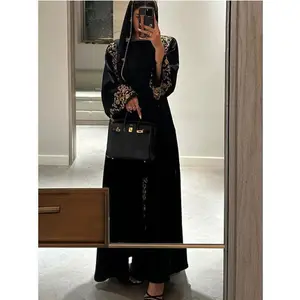 A long robe for high-end customized banquet dresses for Muslim women, a high-end long-sleeved dress, a black robe embellished with rhinestones, and an elegant ensemble. Formal Thobe combination