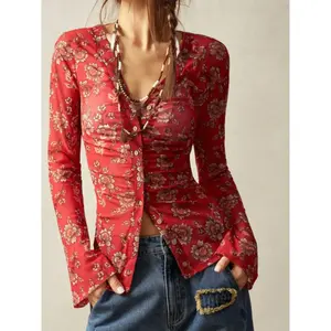 Women's Bohemian retro floral shirt, V-neck flared sleeves, slim fit long sleeved top, perfect choice for vacation and Valentine's Day giftsRAIMENTRY